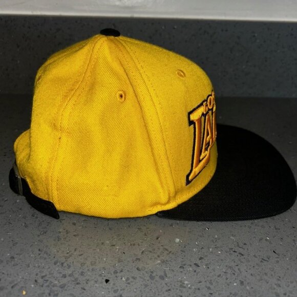 Los Angeles Lakers NBA Adidas Yellow Adjustable Strapback Hat One Size Fits All - Picture 4 of 8